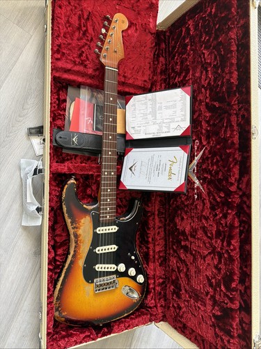 Fender stratocaster - fender,