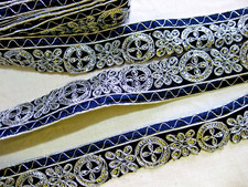 Samt-Borte mit Bogenkante