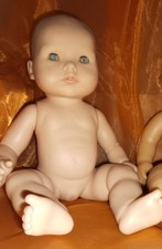 Babypuppe mit Blauen Augen