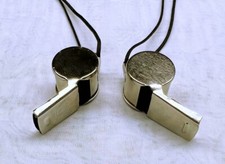 2 x Schiedsrichterpfeife