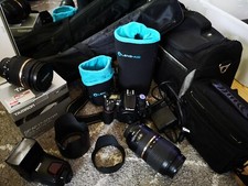 Nikon D7000 Digitalkamera und Zubehör, Tamron Objektive, Taschen, Stativ, Blitz