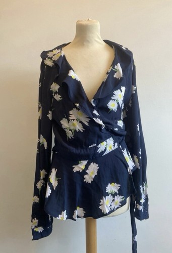 Ganni geblümte wickelbluse - ganni,