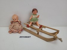2x Puppen + Schlitten Masse Kunststoff 40er 50er Jahre DDR Spielzeug #2510927