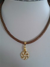 Schmuck Halsband Nappaleder mit Echsen Prägung und Strass Blüte 38+4 cm