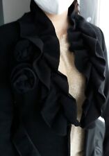 Schöner, schwarzer Mantel mit Wasserfall-Kragen und Rosen, Größe 38