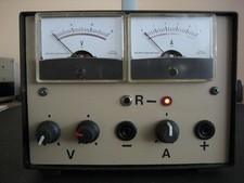 EINGEBAUT REGELBARE NETZTEIL 0-30V 0-2,5A