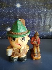 2 Stück alte Motivkerze Jäger und Biertrinker Lederhose Stumpenkerze Reliefkerze