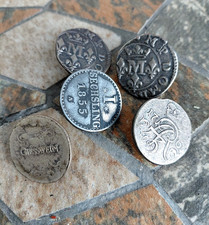 5 Metall Trachten/Zierknöpfe "Alte Münze" verschiedene Muster 22 mm, mit Öse
