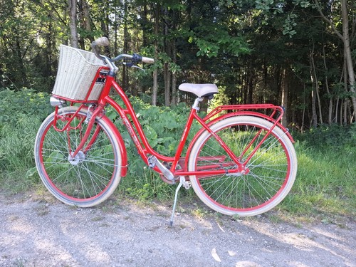 Rotes stadtrad citybike - stadtrad, (citybike