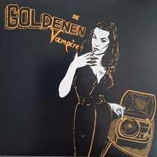DIE GOLDENEN VAMPIRE Hinter