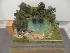Diorama als Badesee mit Kiosk