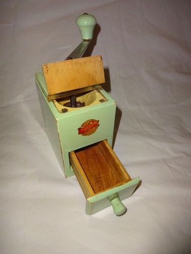 Alte kaffeemühle aus holz - alte,