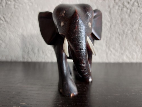 Elefant aus mahagoni - elefant, mahagoni-holz