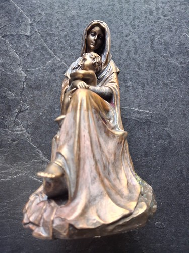 Maria sitzend mit jesuskind - mit,