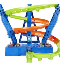 Hot Wheels Action Spiral Speed Crash Track Set + 1 Auto, Powered Motorized Booster