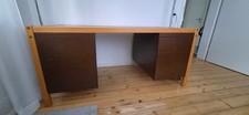 Schreibtisch mit
