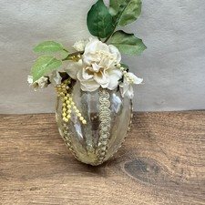 Transparentes Plastik-Ei zum