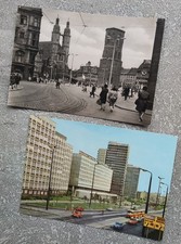 2 alte AK Halle / Saale Markt 1967 gel + Interhotel Stadt Halle 1977 belebt Auto