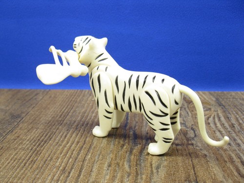 Weißer tiger mit knochen - tiger,