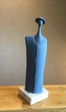 Lineasette Italy / Italien Figur Skulptur blaue Frau mit Hut auf Marmor Sockel 