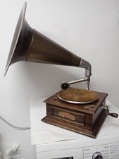 Schönes und gut erhaltenes älteres Trichter Grammophon voll intakt