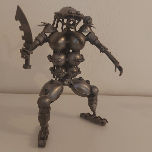 Predator schrott skulptur - schrott,