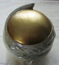 goldene Kugel mit Flügel