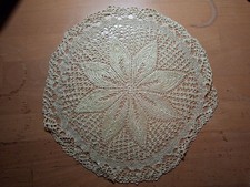 alte Tischdecke, gehäkelt - 27 cm Durchmesser - glänzend