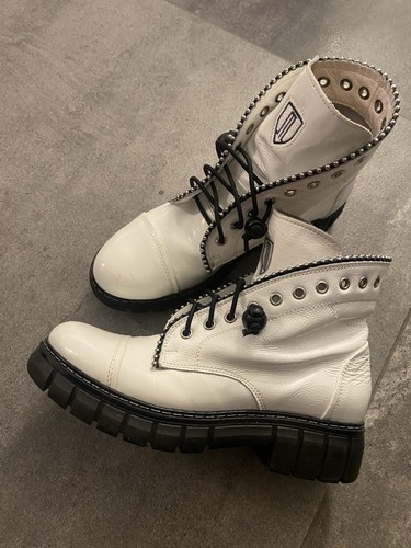 Weiße leder boots - mit, nieten