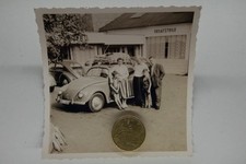 Foto Familie vor VW Käfer mit