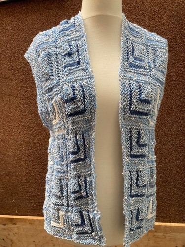 Handgestrickte damenweste - handgestrickte, damenweste*