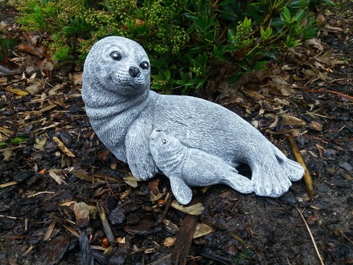 Steinfigur robbenmutter mit - steinfigur,