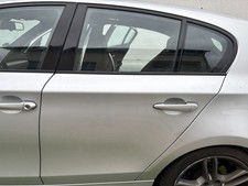 Tür Links HINTEN Titansilber metallic 354 passt für BMW 1er E87 LCI