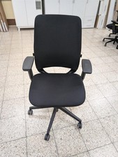 Steelcase Amia Ergonomischer Bürostuhl mit LiveBack Lumbalstütze und 4D-Armlehne