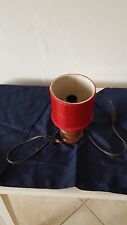 Schöne Vintage NACHTISCH/TISCHLAMPE mir Rotem Schirm & braunem Fuß gut erhalten