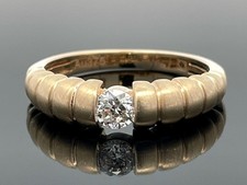 RING GR. 18 (CA.56) AUS 375/- GELBGOLD  MIT BRILLANT ( CA.0,25 CT.) SCHMUCKJAGD