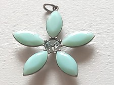 KRIKOR Kristall-Anhänger Swarovski Blütenform facettiert opal und crystall