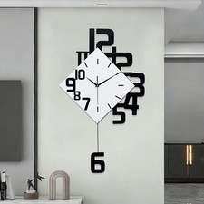 Dekorative Wanduhr mit Pendel