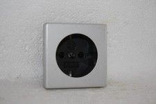 Gira E22 Steckdose KS Blende mit Kindersicherung in Alu / Aluminium