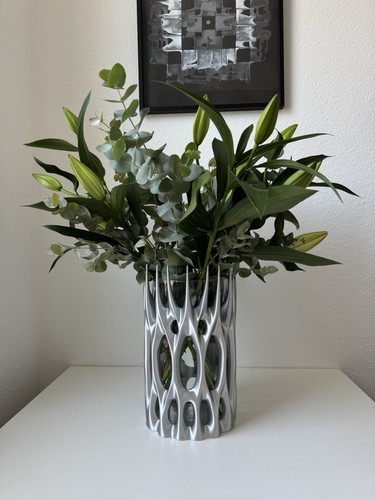 Sculptural vase liquid metal - -,