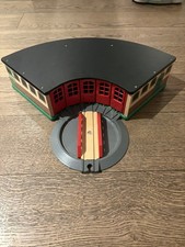 BRIO World 33736 Großer Ringlokschuppen mit Drehscheibe