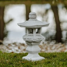 Tachi-Gata Steinlaterne