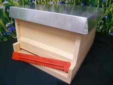 Zander Beute Grundset und viel Zubehör Bienenhaus Bienenkasten  Imkerbedarf