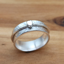 Handgefertigter Bandring & Drehring mit Herz