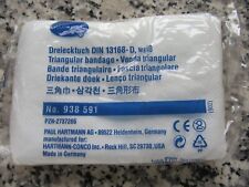 Ein Dreiecktuch aus Verbandskasten alt, verm. Vliesstoff 96x96x136cm, Hartmann