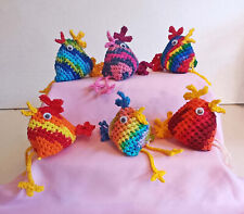 Lustige bunte Hühner