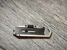 PryBar, Schraubenschlüssel mit Messfunktion, Glasbrecher und Nagelzieher