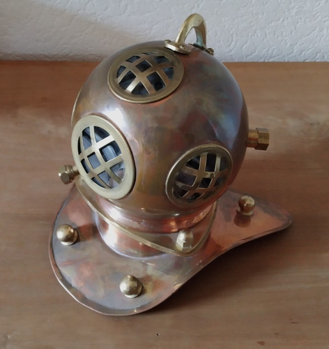 Taucherhelm aus kupfer messing - aus,