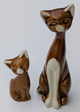 Zwei Katzen Porzellan braun weiß Katzenmutter Katzenmama Katzenkind Katzenbaby