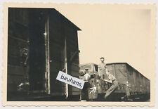Foto Wehrmacht, PKW auf Transport, Güterwaggons Soldaten 2.WK (2824a)